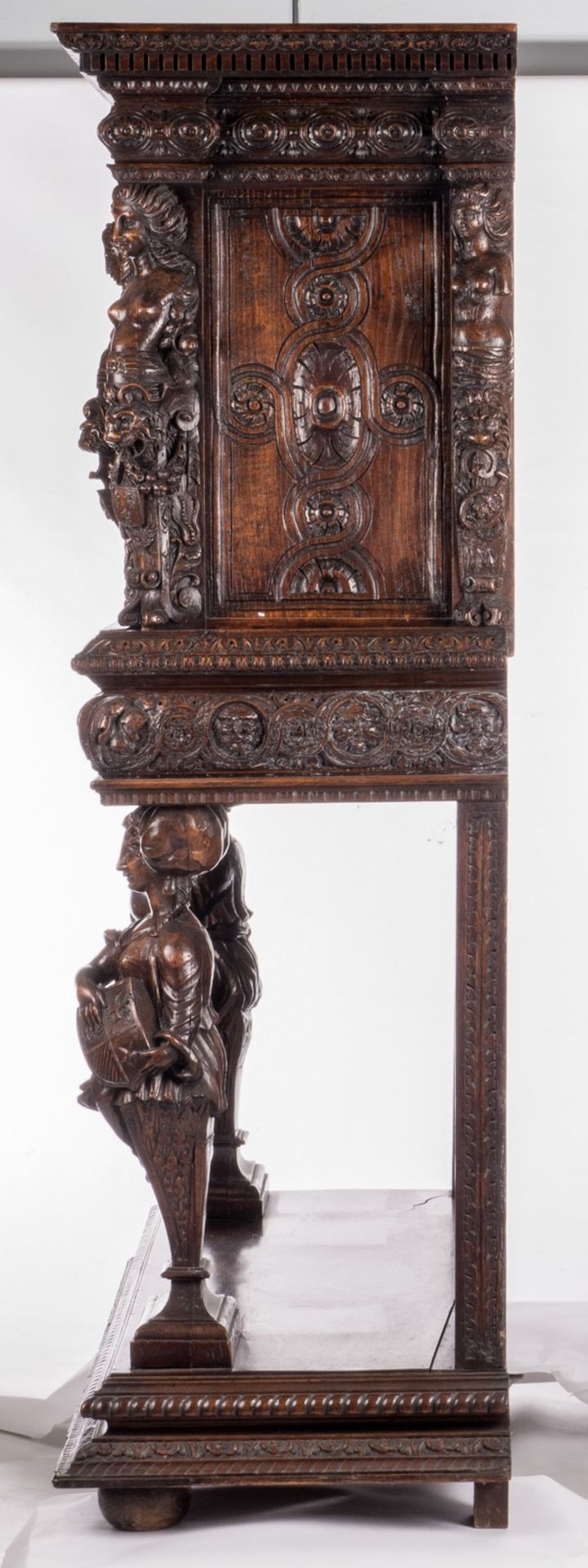 An Italian richly sculpted walnut credenza with some 17thC fragments, H 172 - W 132,5 - D 52 cm - Bild 3 aus 10