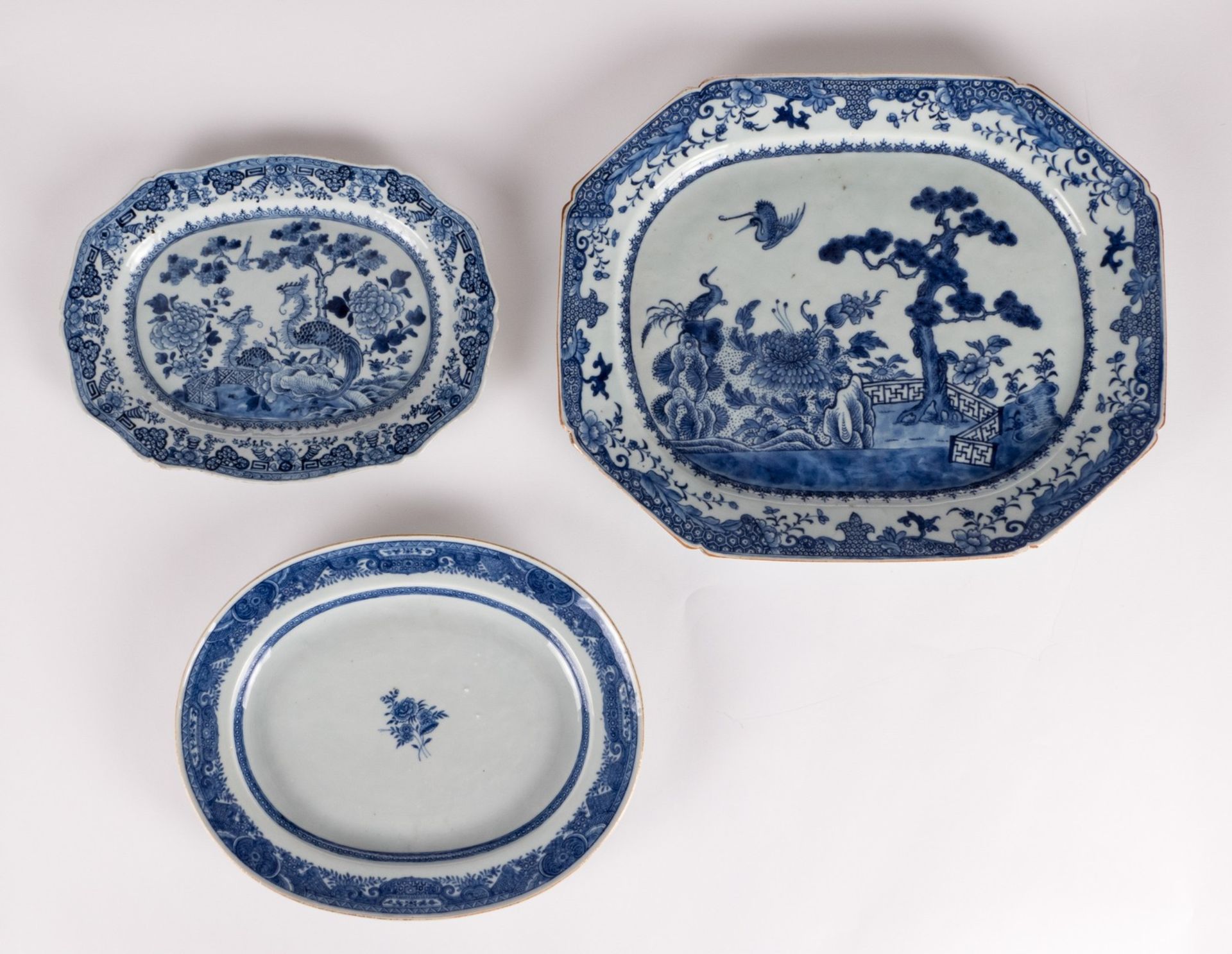 A Chinese blue and white and gilt decorated tureen on a matching plate with floral motives, 18thC; - Image 2 of 16