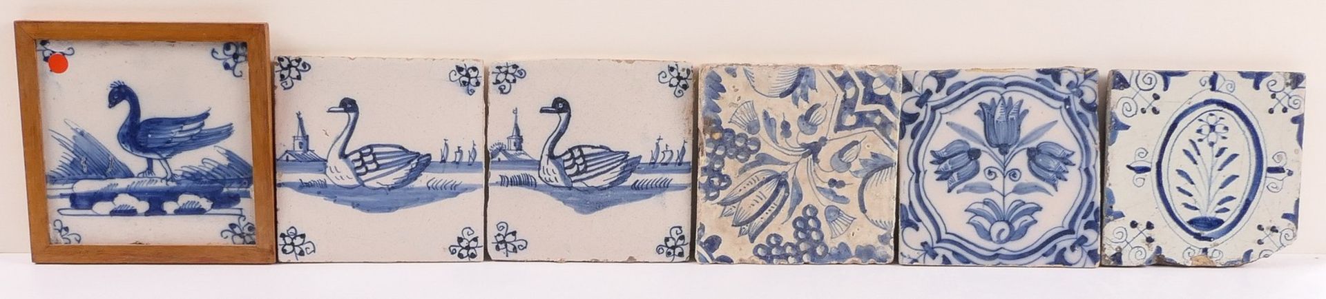 Lot of nine 17thC blue and white decorated Delft tiles; added a lot of first half 18thC blue and - Image 15 of 16