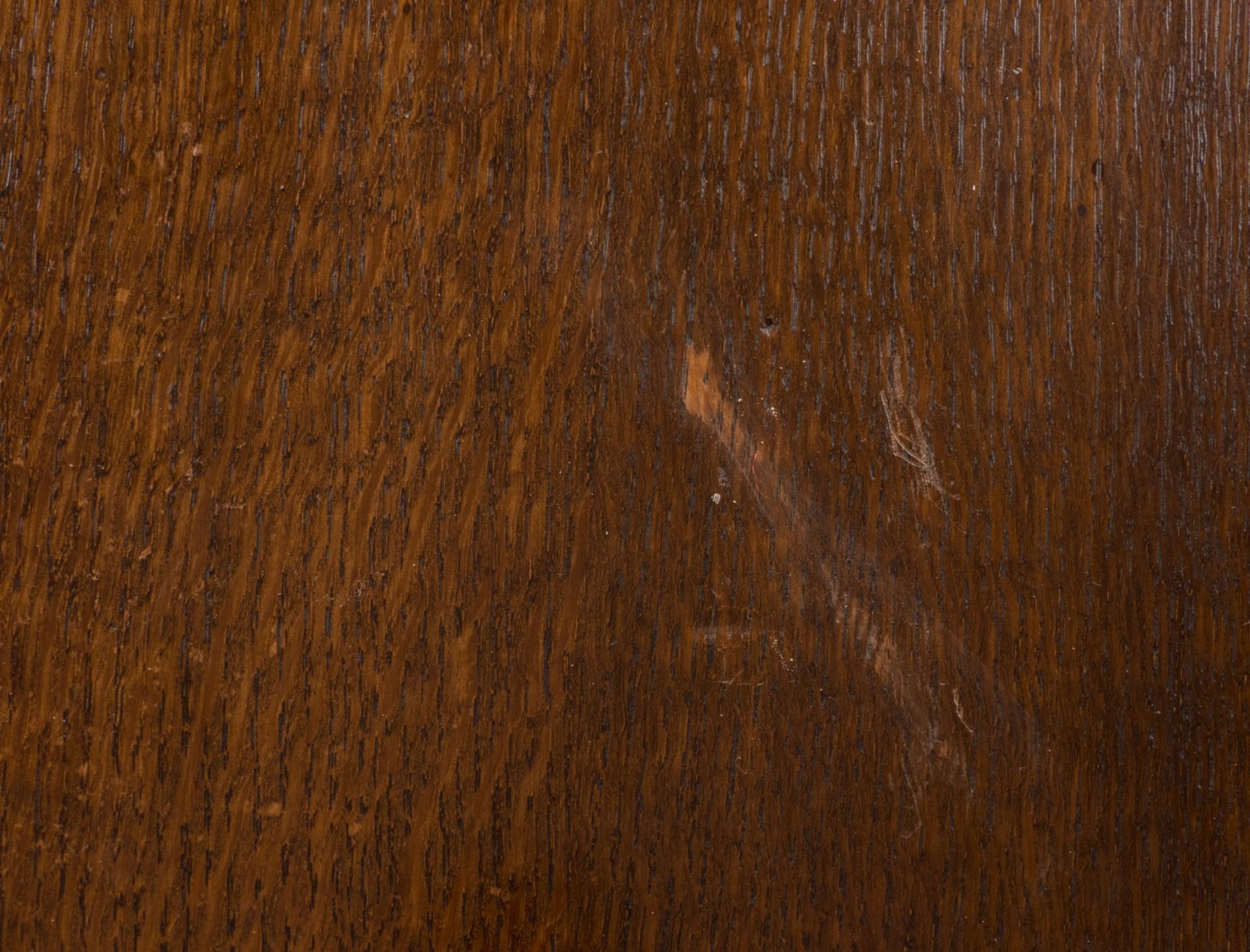 A 20thC copy of an oak low countries cupboard, H 100,5 - W 202 - D 56,5 cm - Bild 8 aus 9