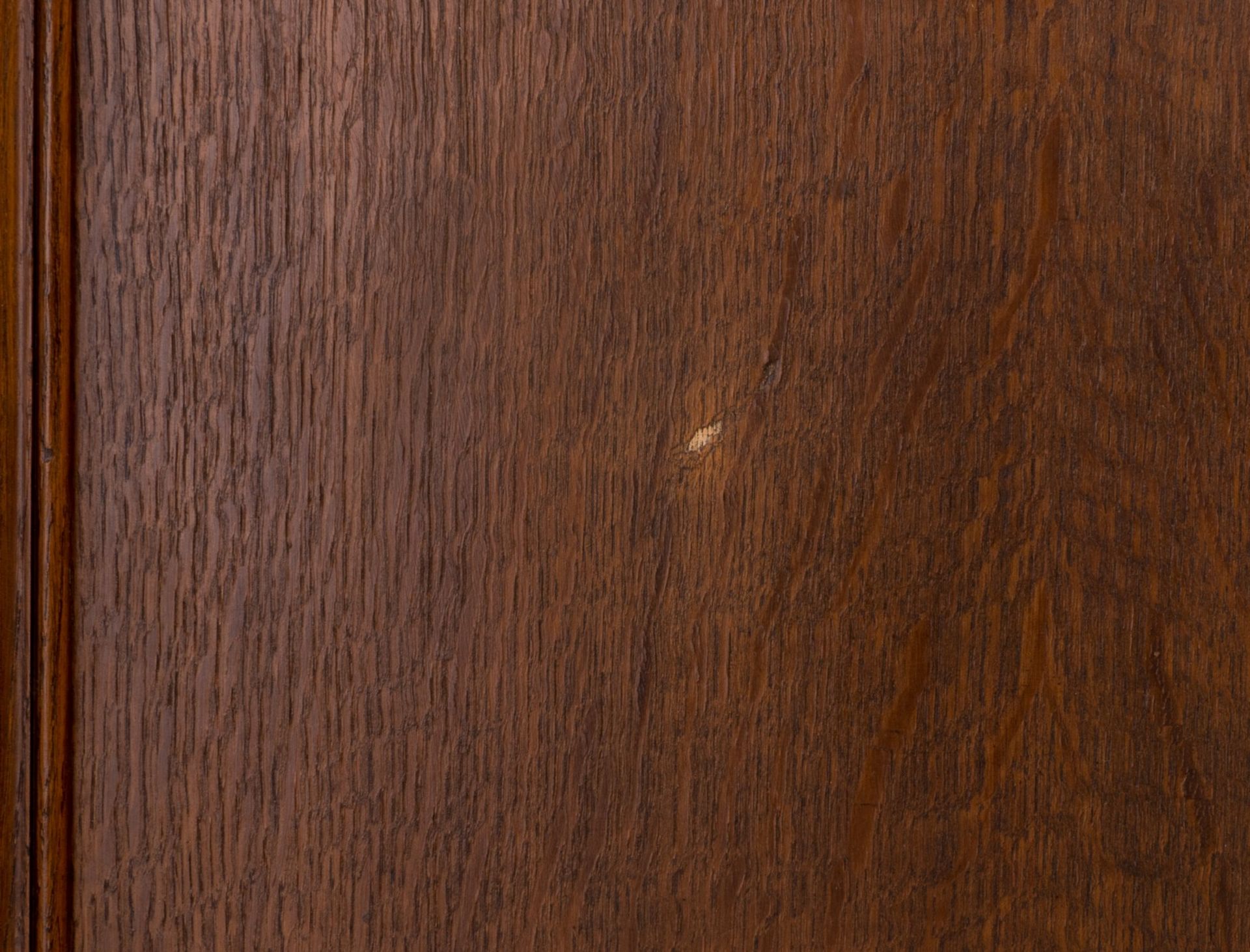 A 20thC copy of an oak low countries cupboard, H 100,5 - W 202 - D 56,5 cm - Bild 9 aus 9