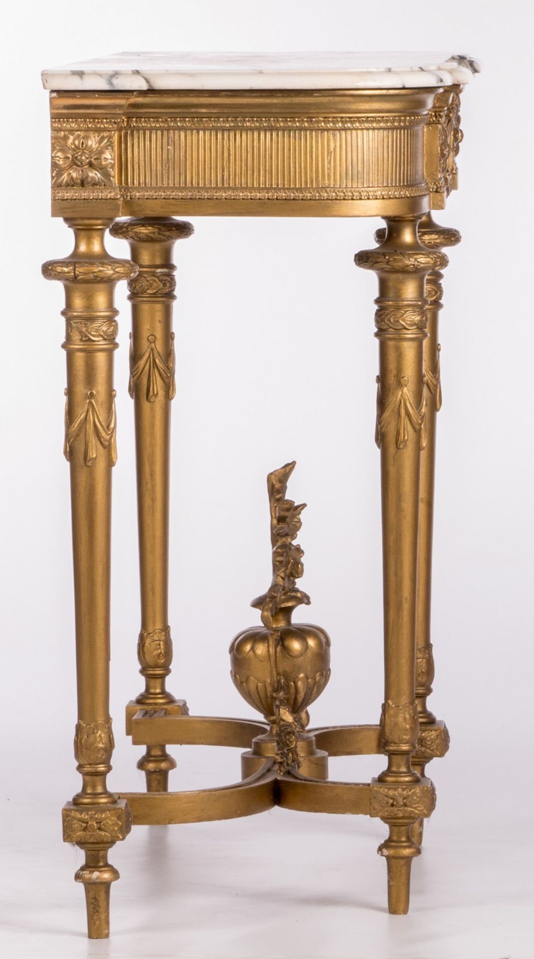 A neoclassical gilt wood console table with yellow Sienna marble top, H 90,5 - W 10 8 -D 43 cm - Bild 5 aus 11