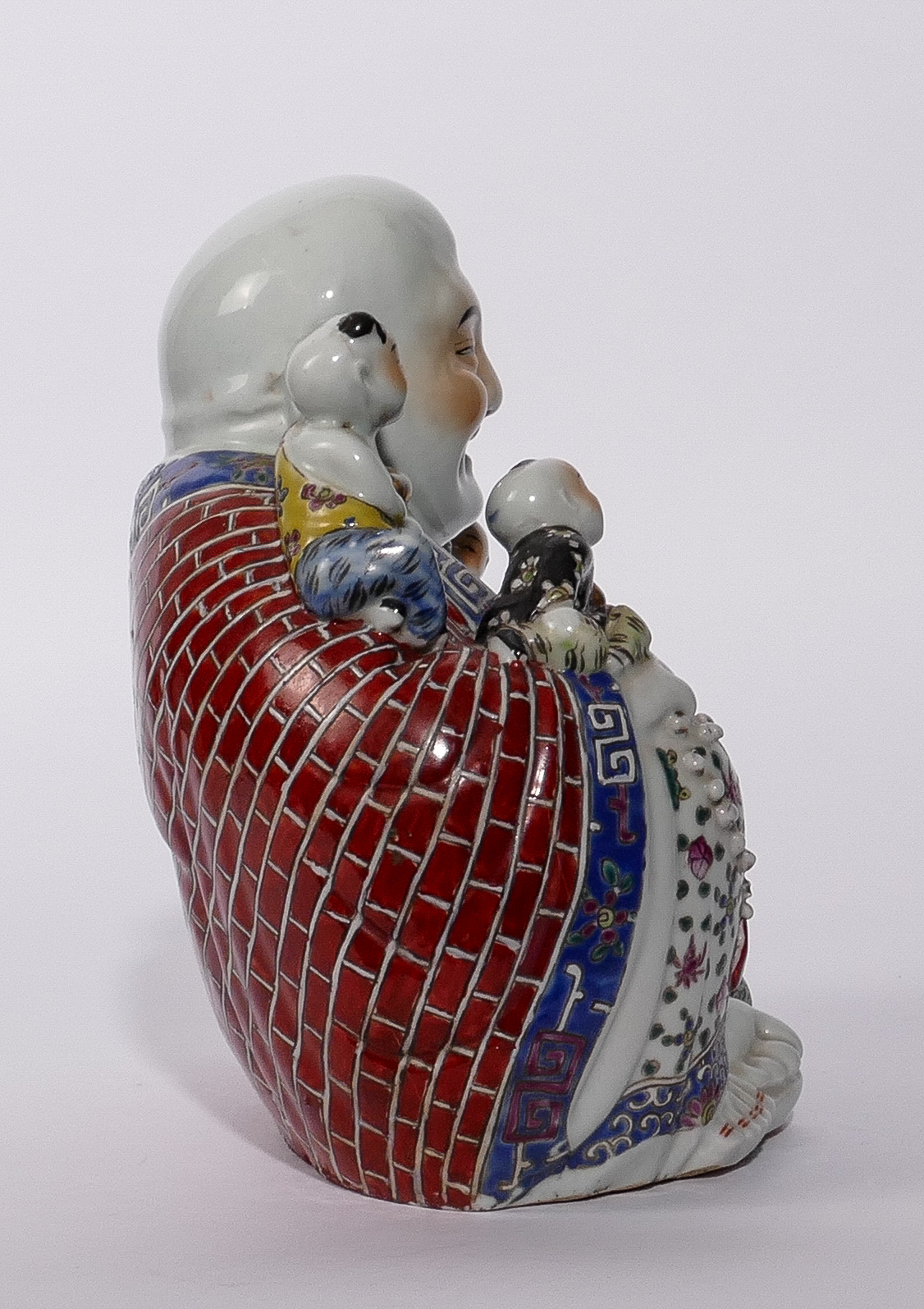 A Chinese laughing Budai with children, polychrome decorated, marked, about 1900, H 24,5 cm - Image 4 of 10