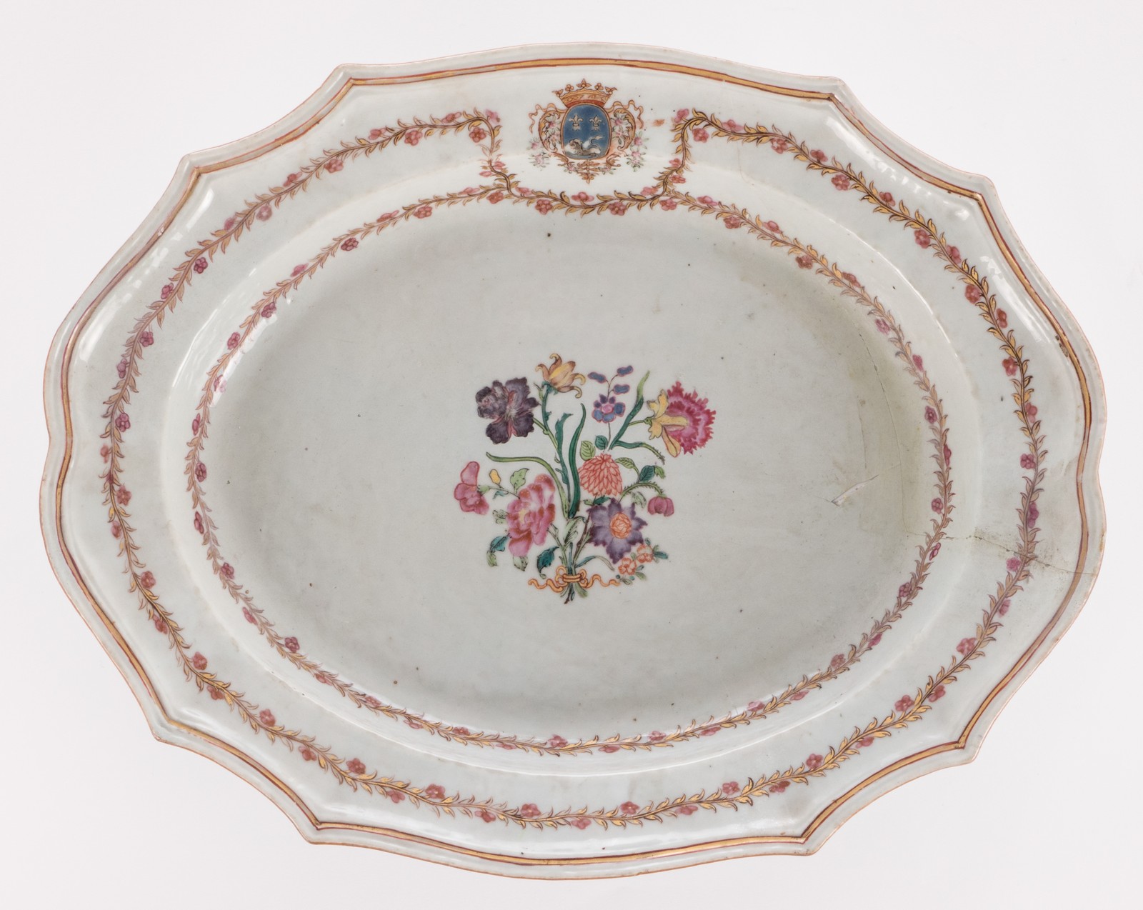 A Chinese dish with profiled edge and famille rose decorated, 18thC, 31 x 39 cm (restoration) - Image 2 of 8