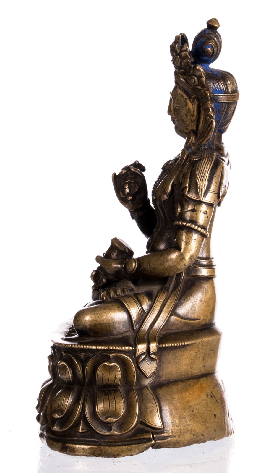 A Sino-Tibetan bronze seated Buddha with traces of gilt and polychromy, H 15 cm - Image 2 of 6