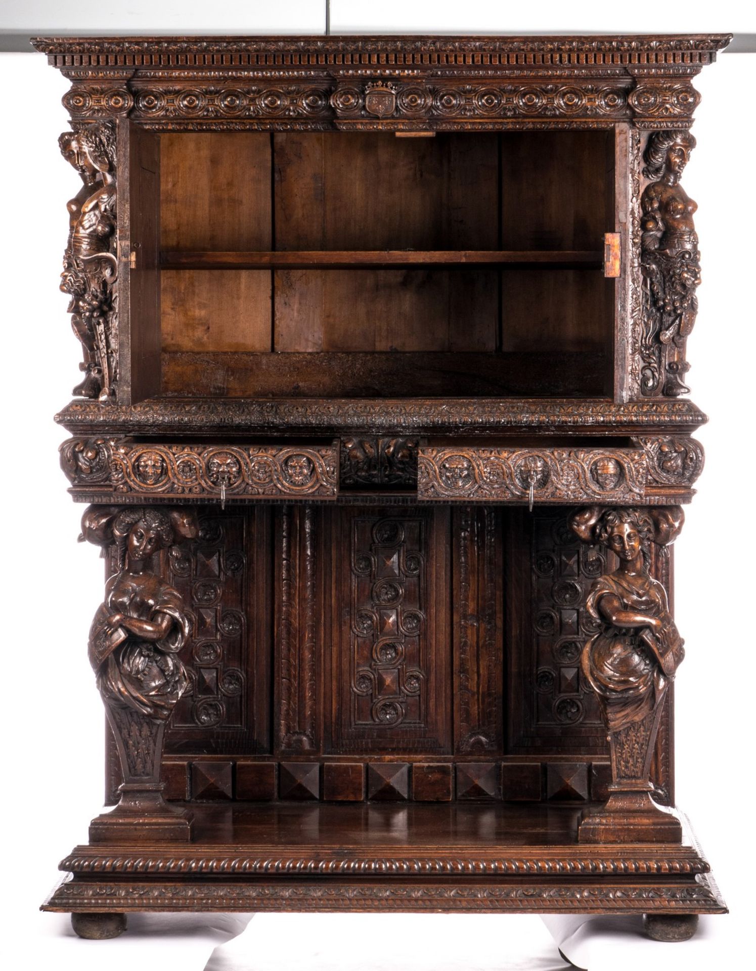 An Italian richly sculpted walnut credenza with some 17thC fragments, H 172 - W 132,5 - D 52 cm - Bild 2 aus 10