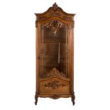 A LXV -style sculpted walnut china cabinet in the Liégeois manner, H 180,5 - W 76 - D 43,5 cm