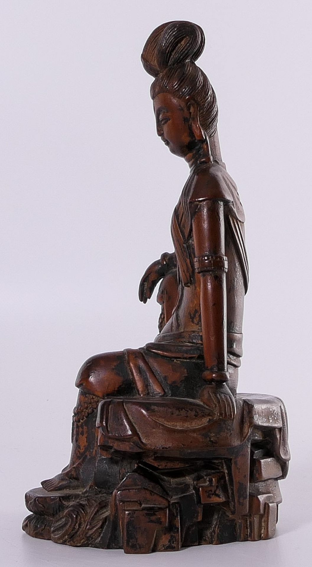 A Chinese lacquered hardwood Guanyin, H 20 (without base) - Bild 2 aus 8