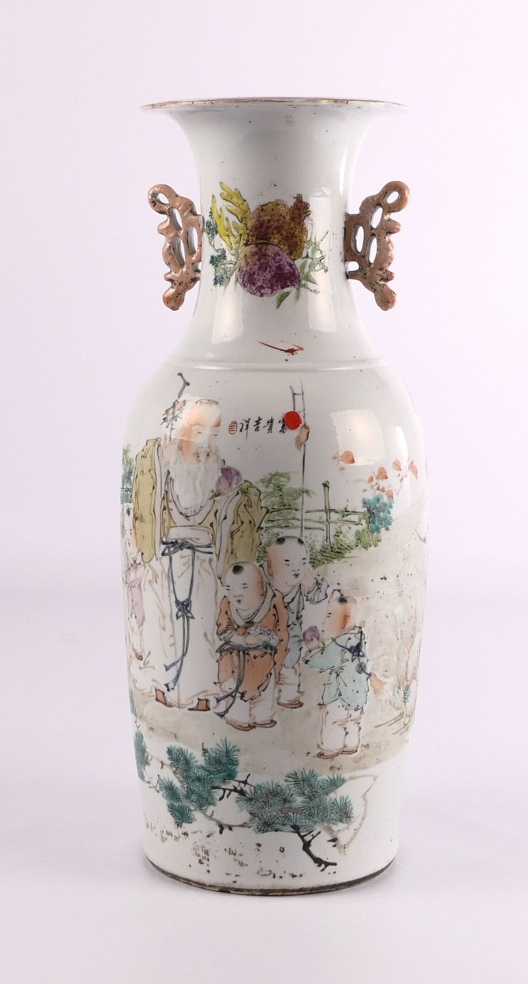 A Chinese polychrome vase, overall decorated with a sage and children in a mountainious river - Bild 11 aus 11