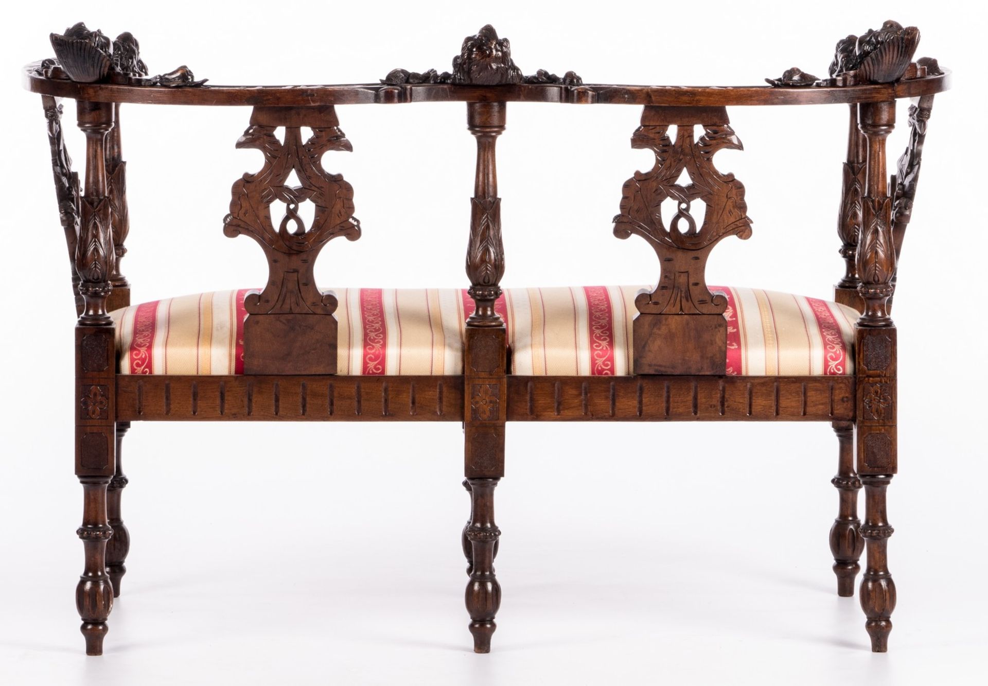 A late 19thC Neo-Renaissance walnut parlor set composed of a sofa, a confident, two corner chairs - Bild 23 aus 28