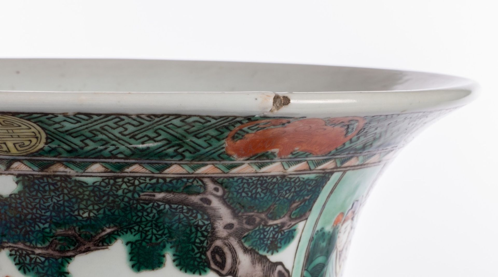 A Chinese famille verte baluster shaped vase, decorated with an animated scene, marked, 19thC, H - Bild 8 aus 14