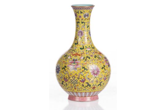 A Chinese yellow ground famille rose bottle vase, floral decorated with butterflies and bats, marked - Bild 4 aus 6