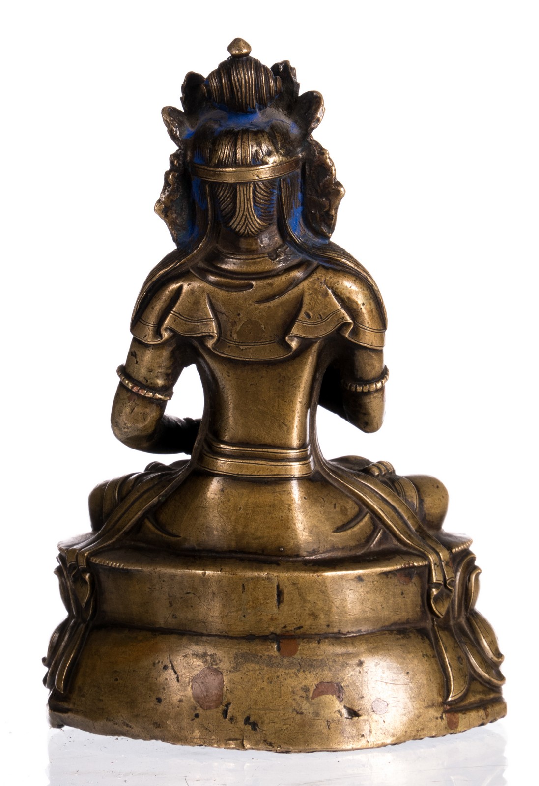 A Sino-Tibetan bronze seated Buddha with traces of gilt and polychromy, H 15 cm - Image 3 of 6