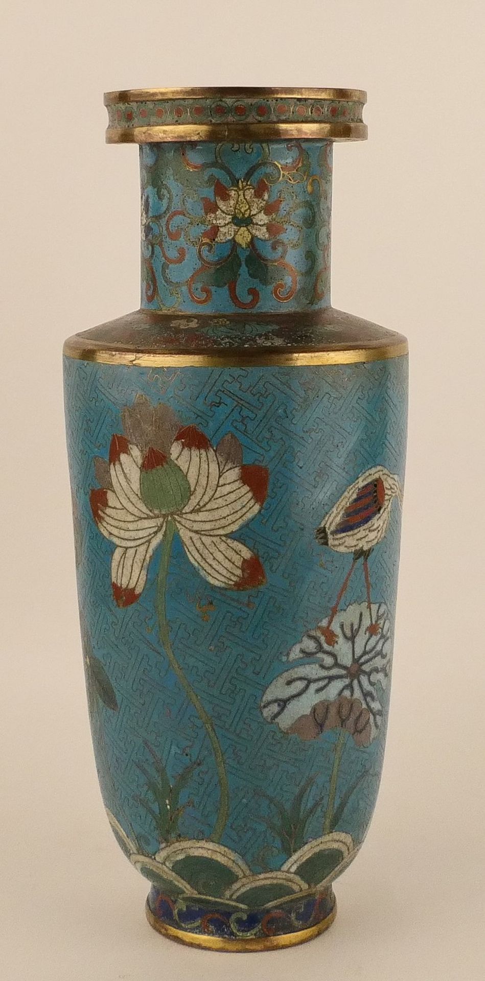 A Chinese cloisonné rouleau shaped vase, decorated with birds and flower branches, 19thC, H 43,5 - Bild 2 aus 14