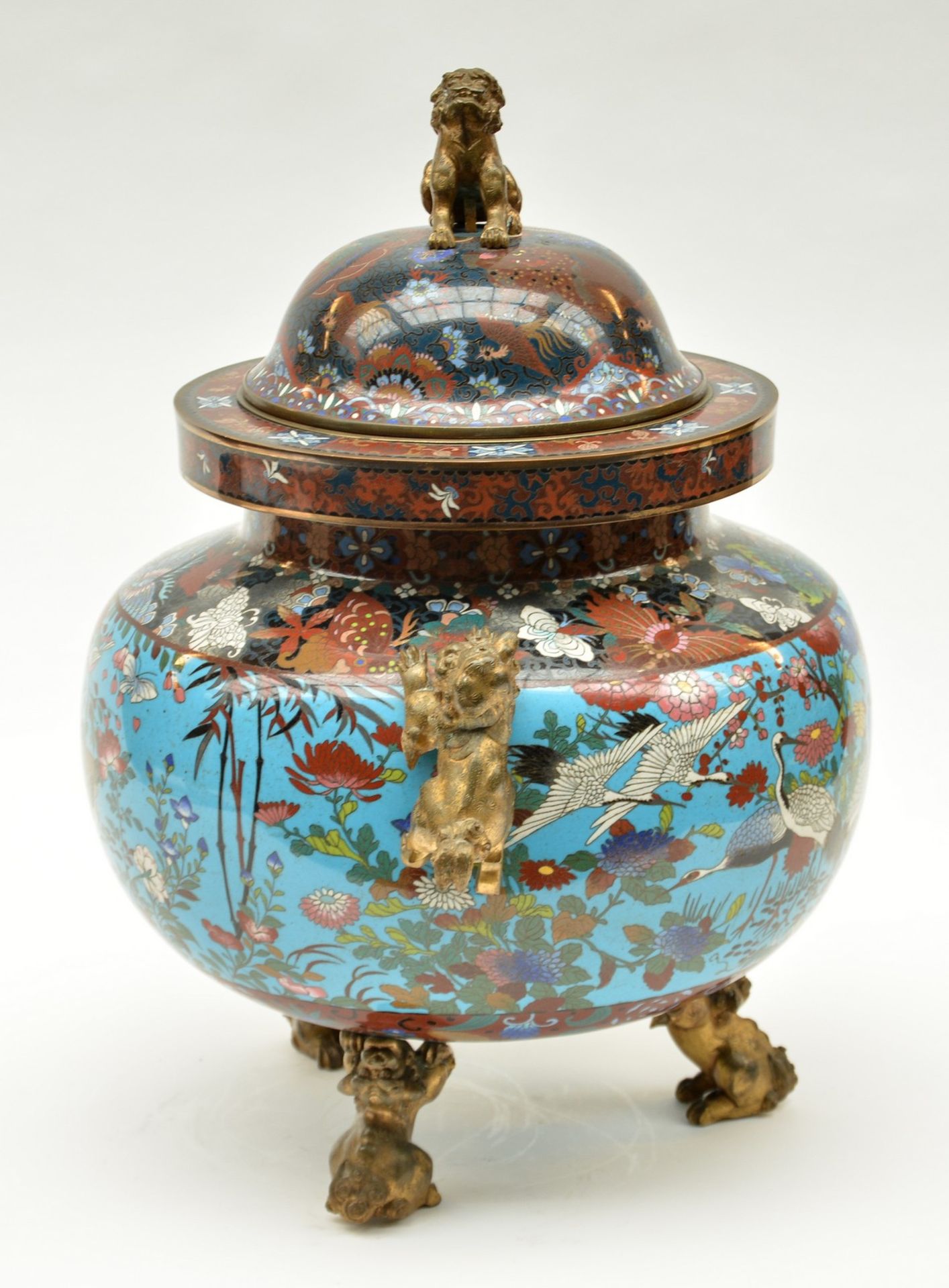 A Chinese cloisonné vase and cover, decorated with animals and floral motifs, the gilt bronze - Bild 2 aus 18