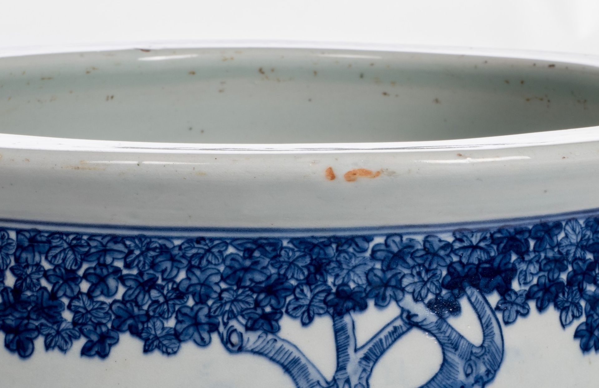 A fine Chinese blue and white decorated fish bowl, overall decorated with birds and flower branches, - Image 7 of 8