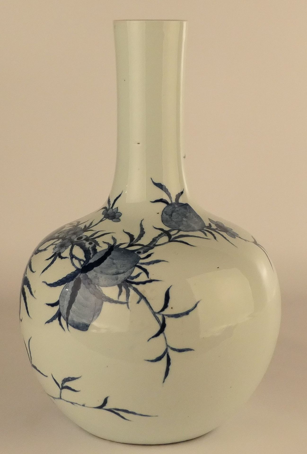 A Chinese blue and white nine peaches bottle vase, marked Qianlong, H 38,5 cm - Bild 2 aus 14