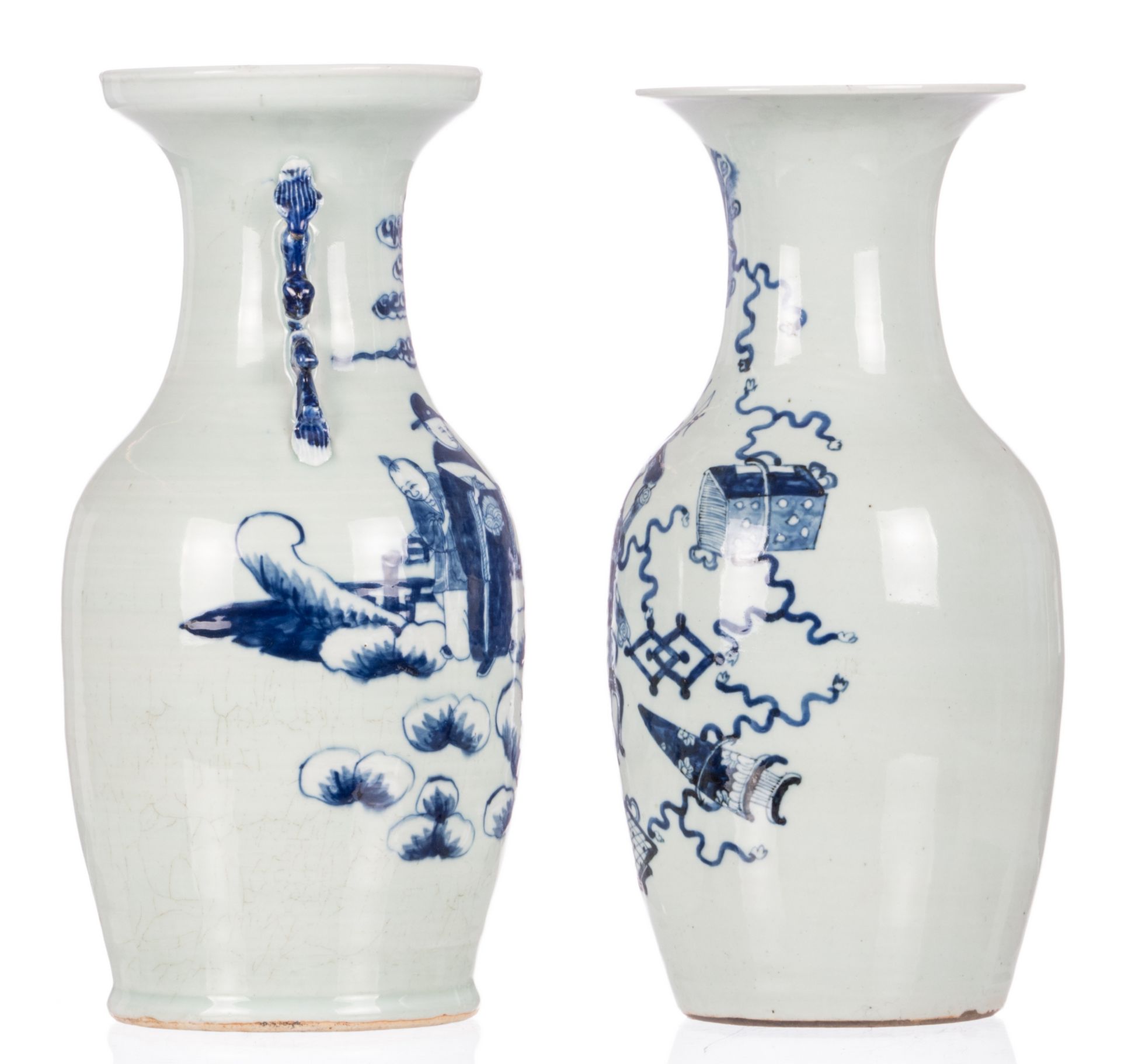 Five Chinese blue and white vases, decorated with birds and flower branches, antiquities and an - Bild 3 aus 38