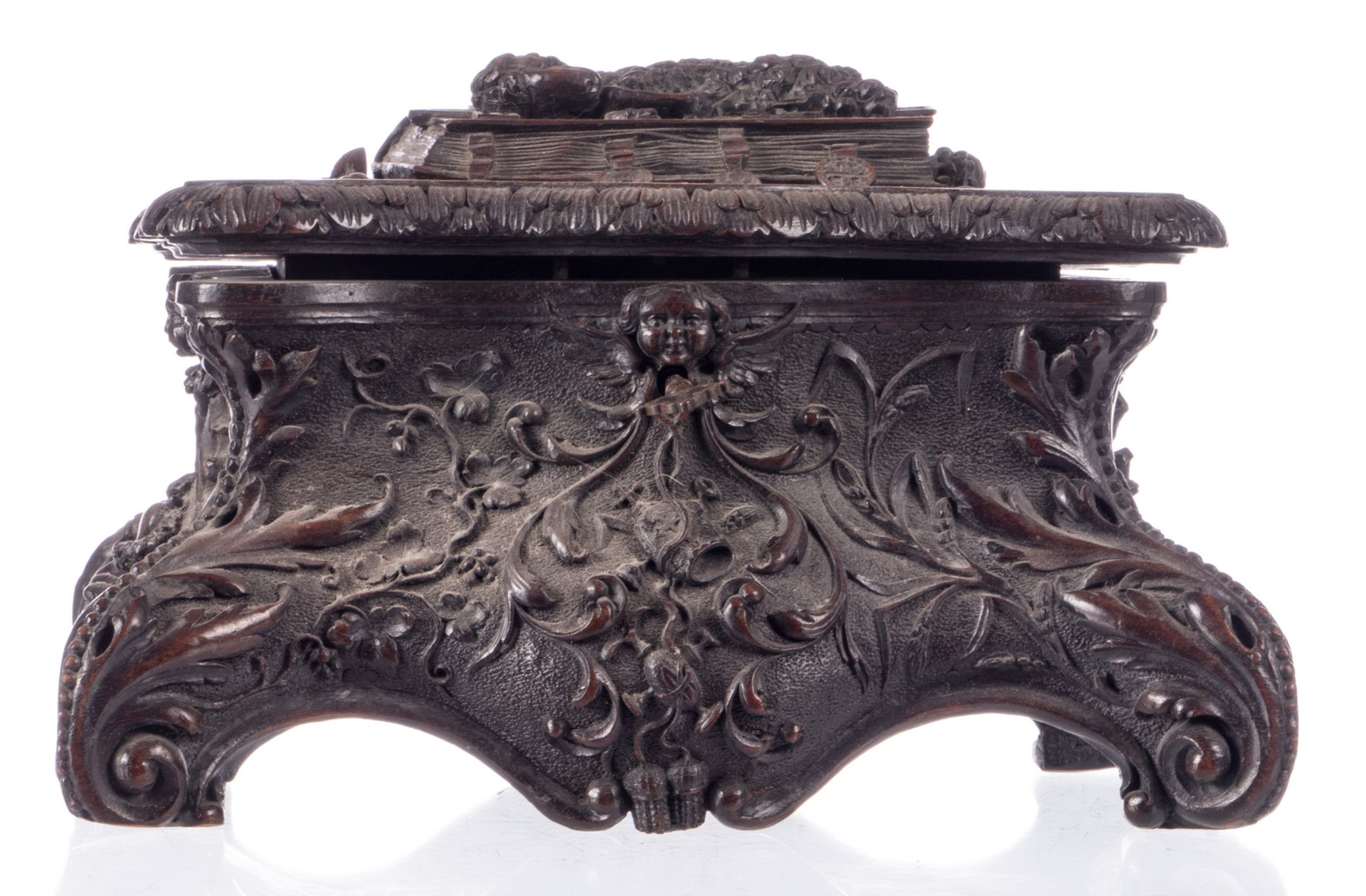 A sculpted walnut jewelry box decorated with religious symbols, H 16 - W 32 - D 26 cm - Bild 2 aus 11