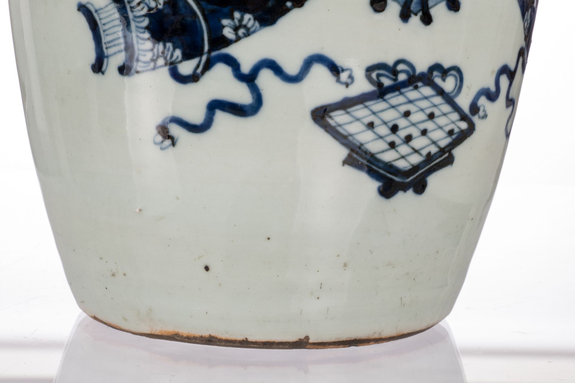 Five Chinese blue and white vases, decorated with birds and flower branches, antiquities and an - Bild 34 aus 38