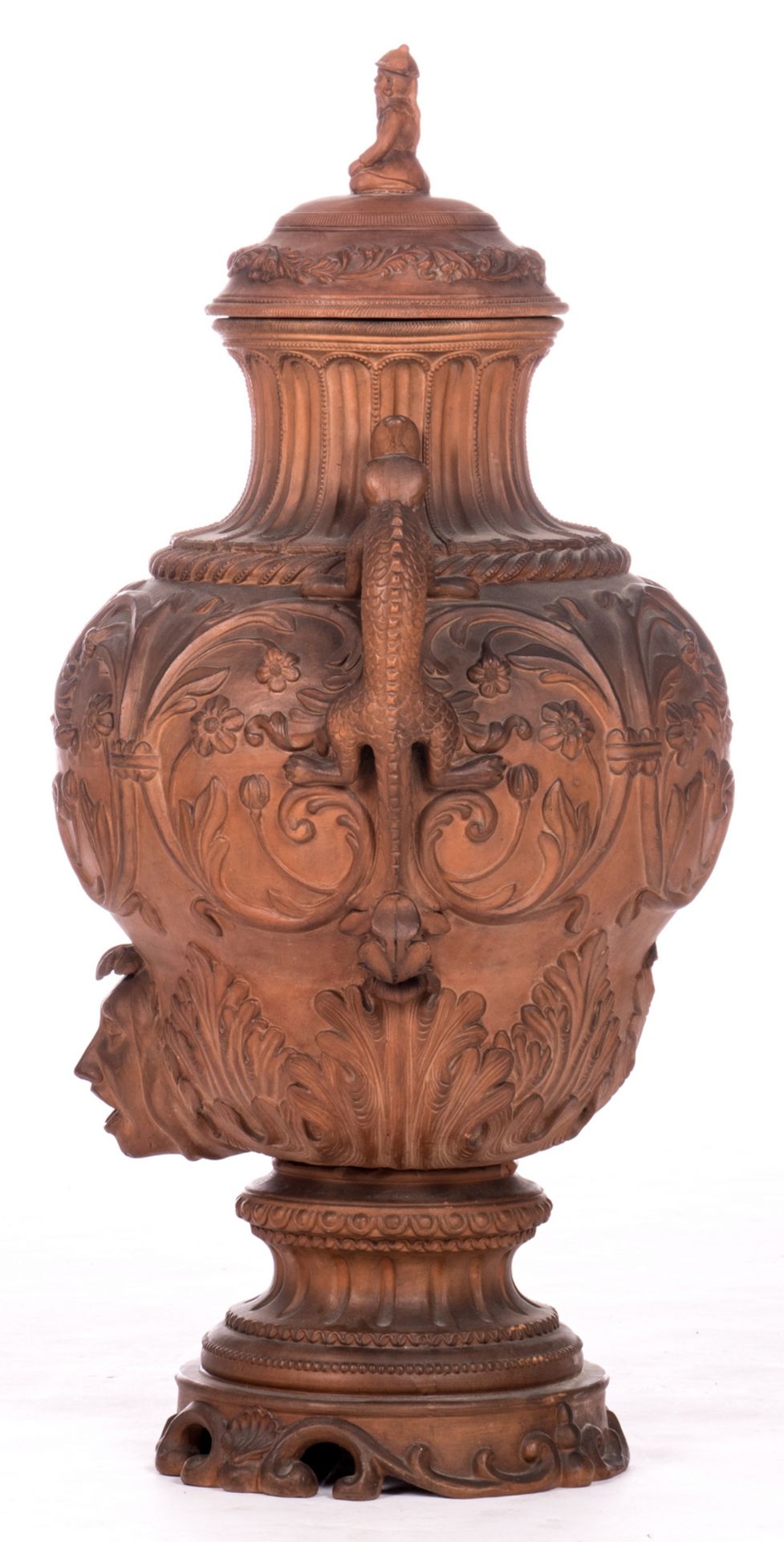 A terracotta wine fountain, overall decorated with Renaissance ornamental motives and on top a - Bild 2 aus 11