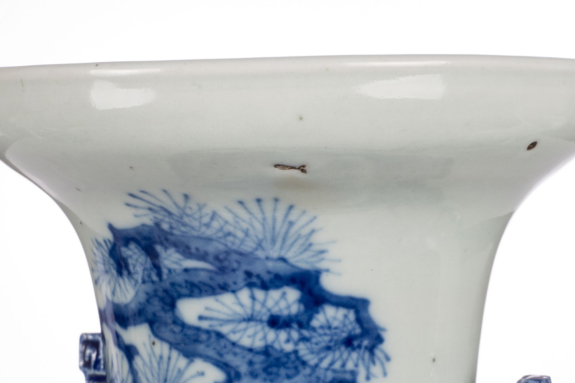 Five Chinese blue and white vases, decorated with birds and flower branches, antiquities and an - Bild 21 aus 38