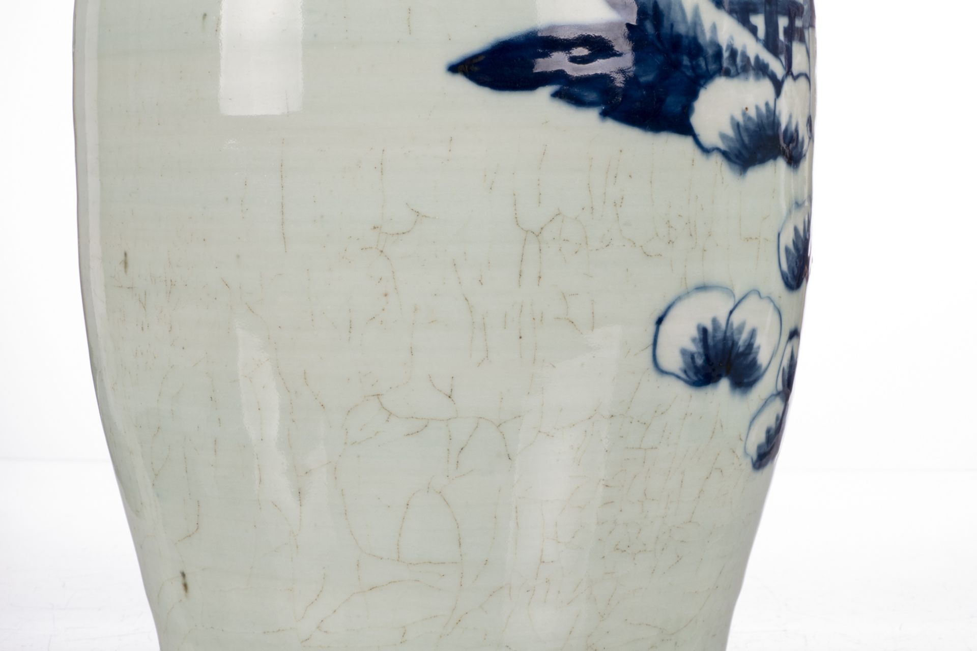 Five Chinese blue and white vases, decorated with birds and flower branches, antiquities and an - Bild 35 aus 38