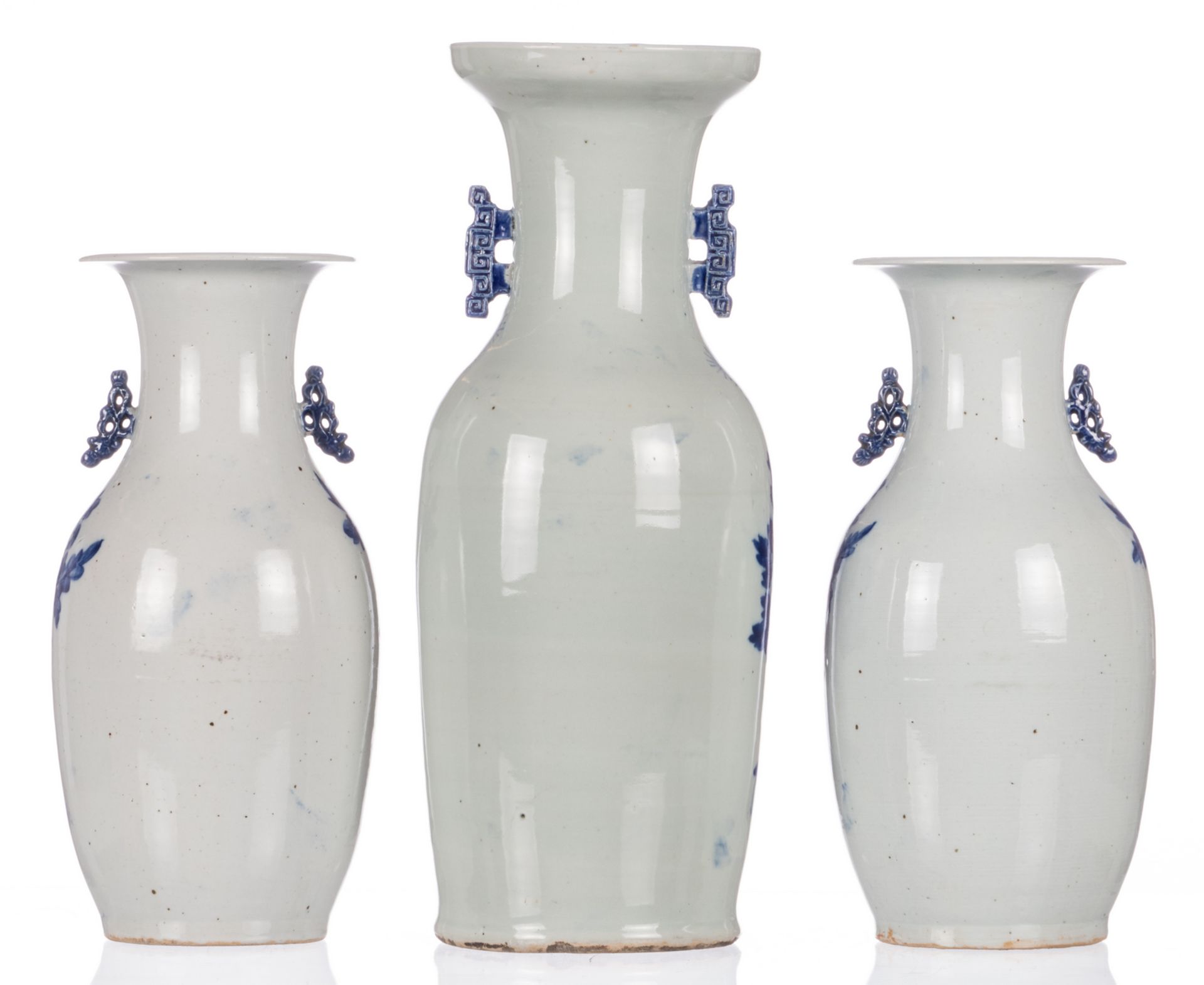 Five Chinese blue and white vases, decorated with birds and flower branches, antiquities and an - Bild 8 aus 38
