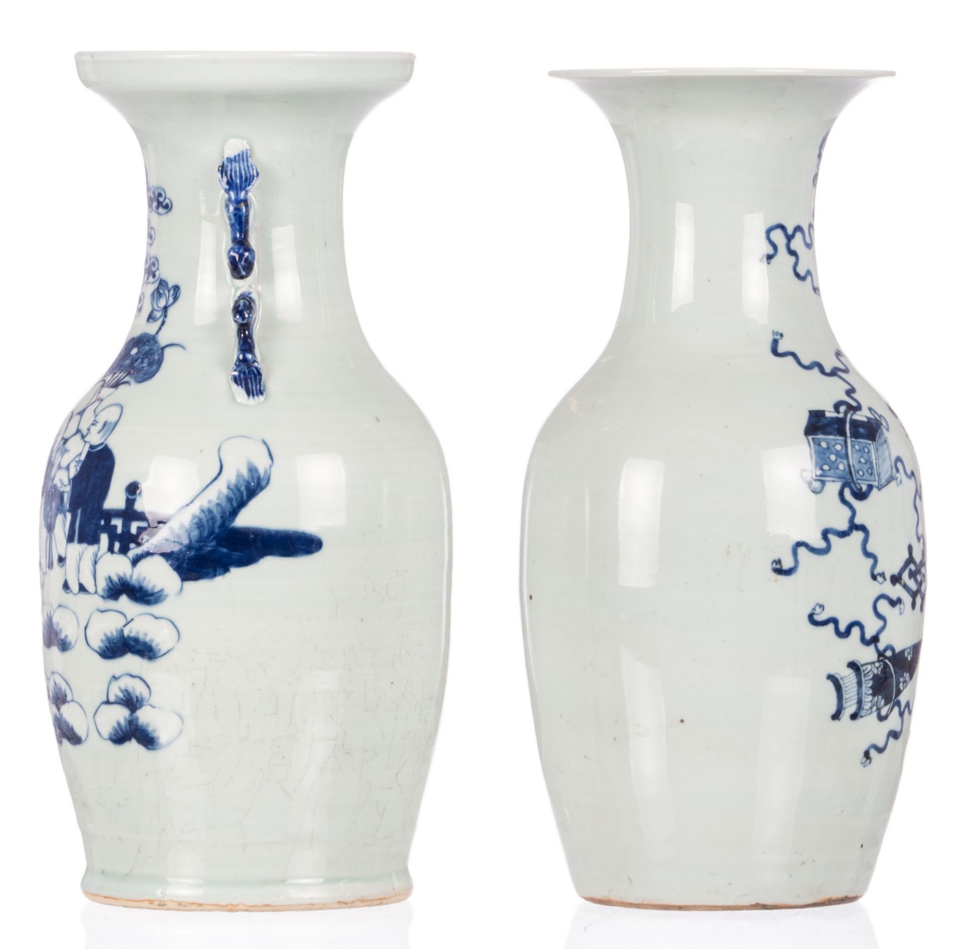 Five Chinese blue and white vases, decorated with birds and flower branches, antiquities and an - Bild 5 aus 38
