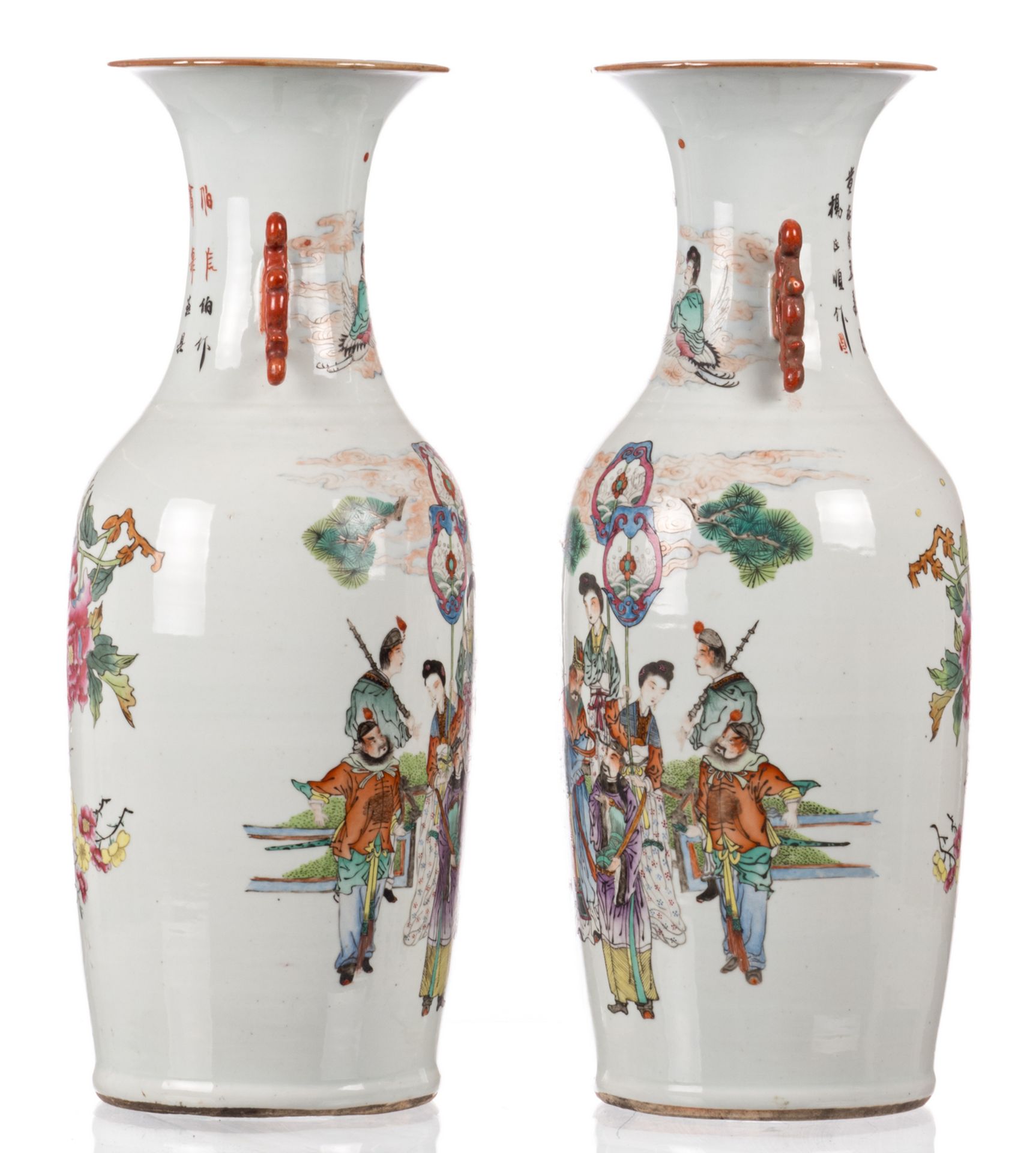 A pair of Chinese polychrome vases, decorated with an animated scene, flower branches and - Bild 4 aus 12