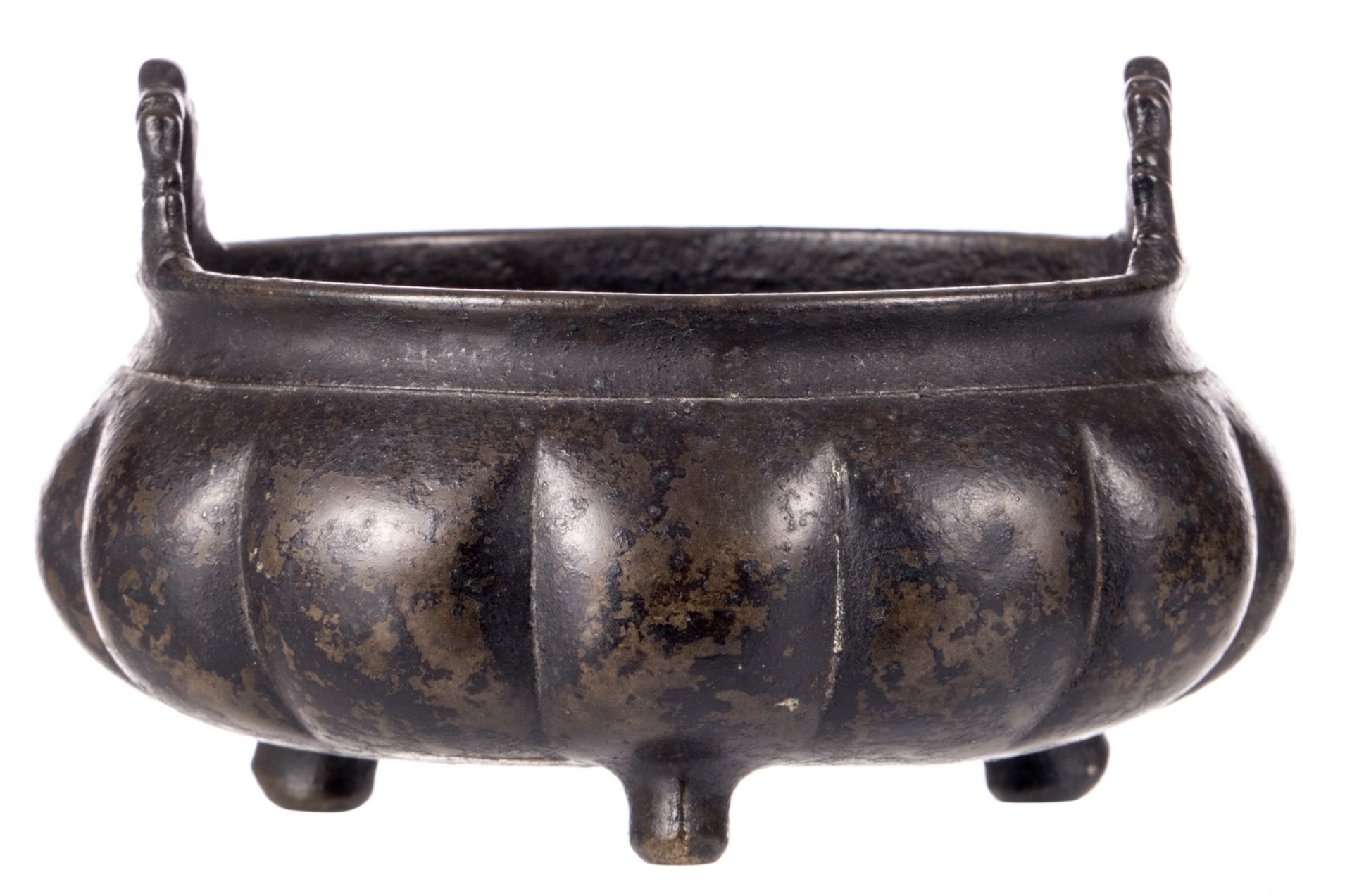 A Chinese bronze incense burner, with a Xuande mark, H 8 - D 10,5 cm