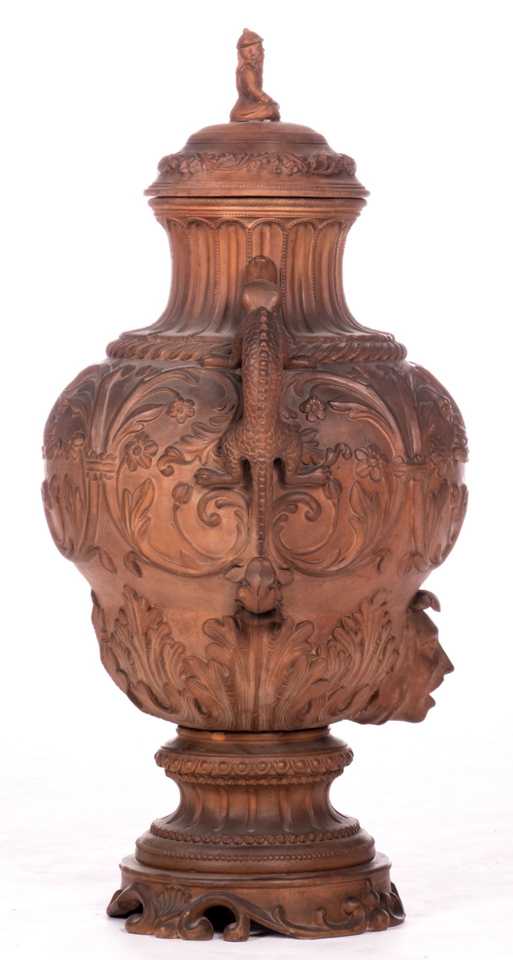 A terracotta wine fountain, overall decorated with Renaissance ornamental motives and on top a - Bild 4 aus 11
