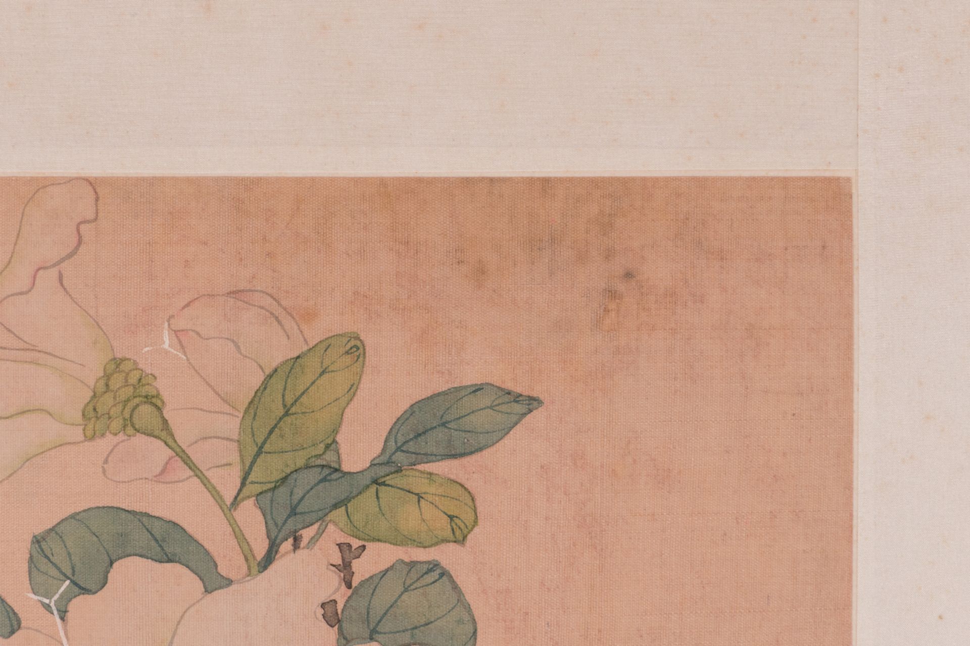 A Chinese watercolour on textile depicting flowers growing on a rock formation, 19thC, Ø 24,8 cm; - Bild 5 aus 12