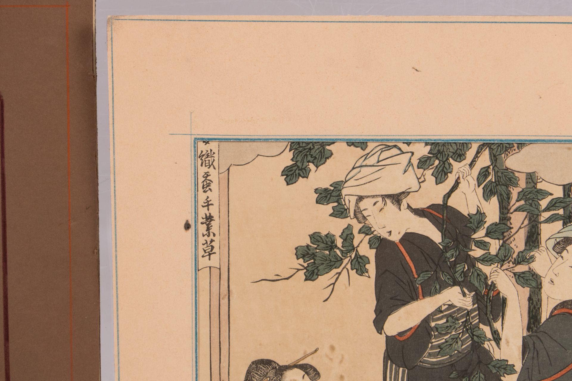 A lot of five Japanese ukiyo-é depicting scenes out of daily life of the courtesans and scenes of - Bild 9 aus 11