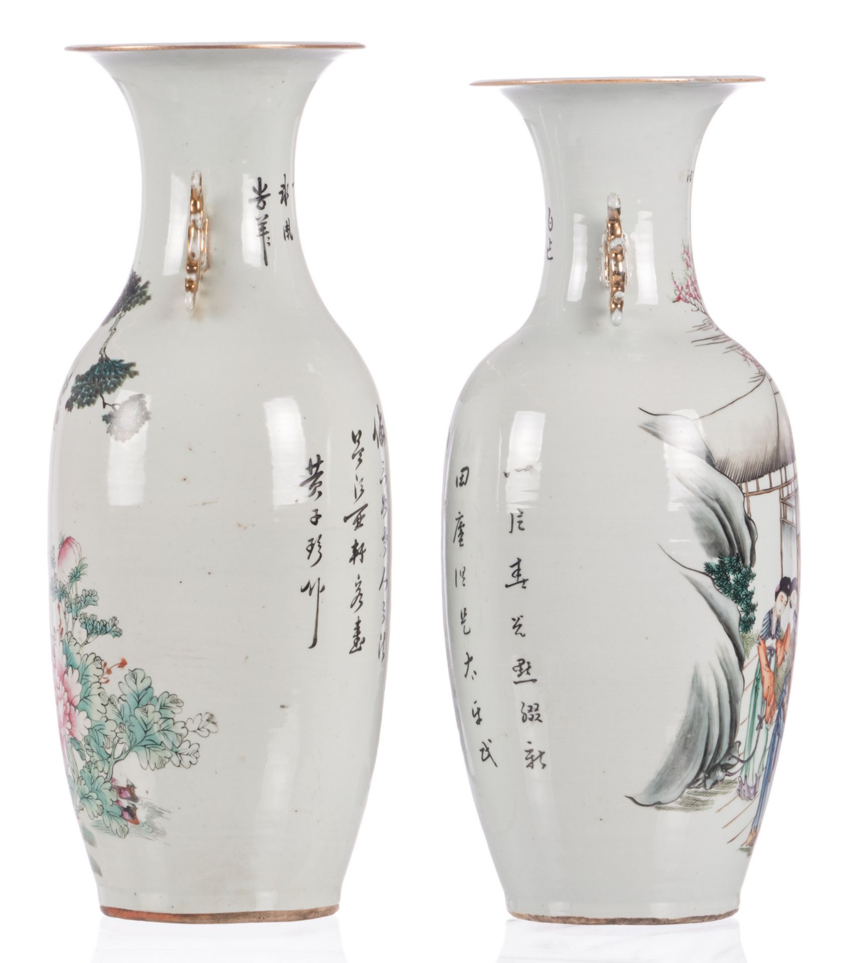 Two Chinese famille rose vases, one vase decorated with an animated scene and calligraphic texts and - Bild 3 aus 6