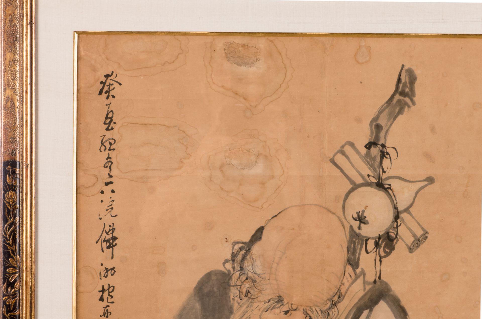 A Chinese scroll, framed, depicting Shou Xing, the God of longevity, accompanied by a child and a - Bild 5 aus 7