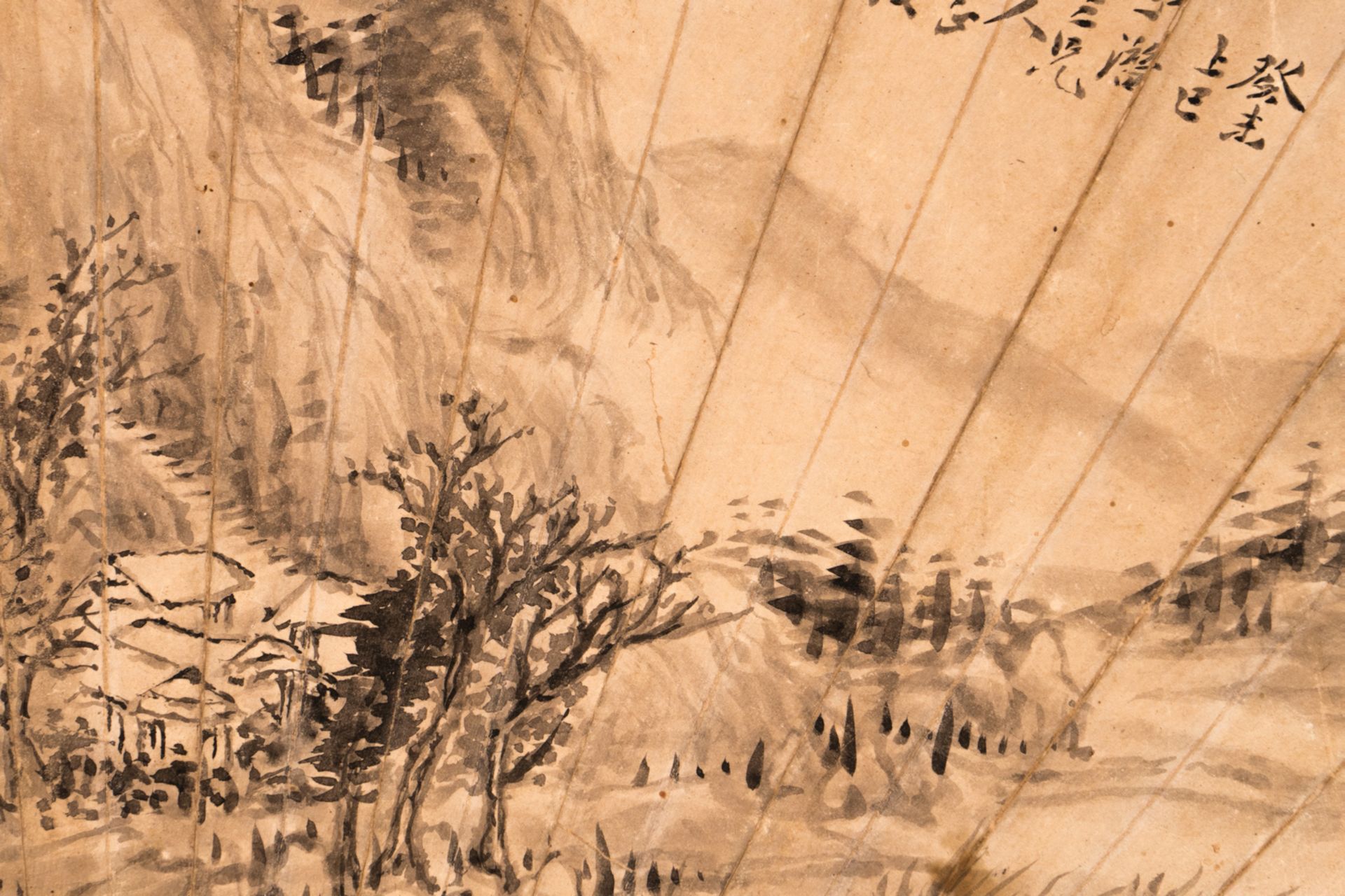 A Chinese fan shaped watercolour depicting a village in a mountainous landscape, second half of - Bild 5 aus 12