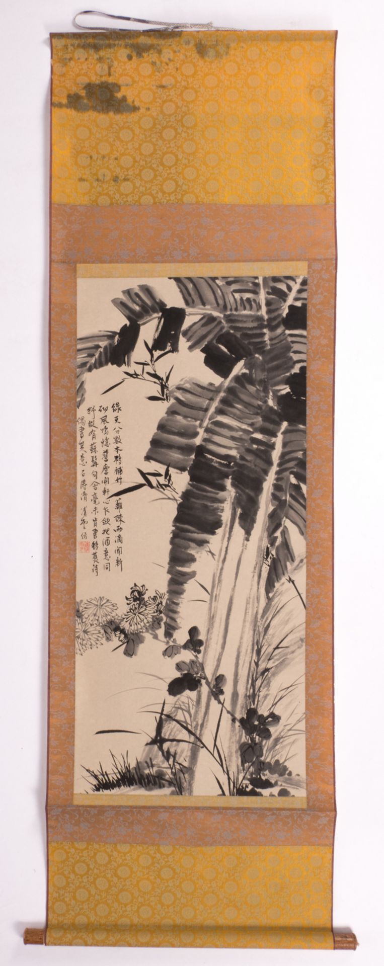 A Chinese scroll depicting various flowers and vegetation, Indian ink, 44,8 x 100,4 - 55,8 x 123 - Bild 2 aus 4