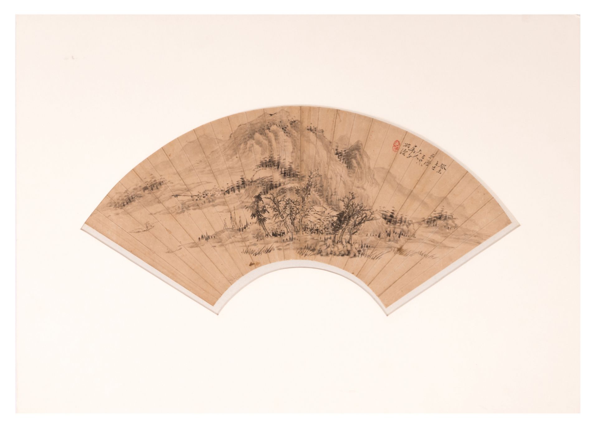 A Chinese fan shaped watercolour depicting a village in a mountainous landscape, second half of - Bild 7 aus 12