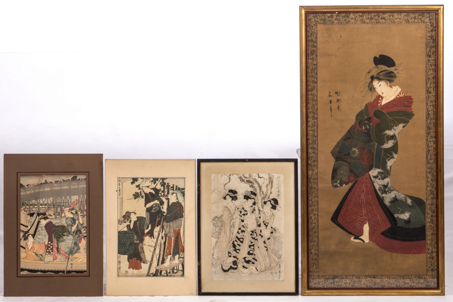 A lot of five Japanese ukiyo-é depicting scenes out of daily life of the courtesans and scenes of - Bild 2 aus 11