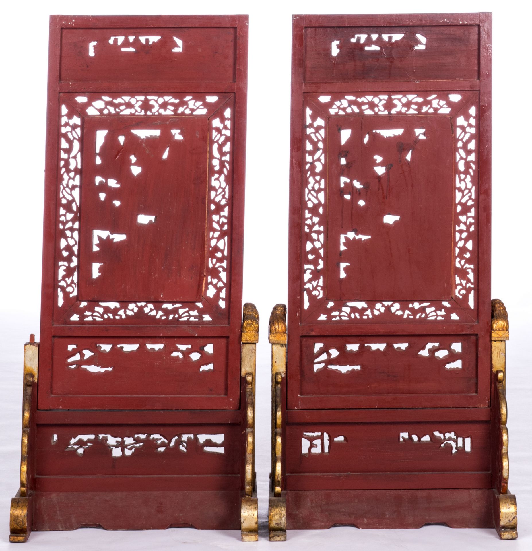 A pair of Chinese gilt wooden screens depicting court scenes and warriors, H 100 - W 47 - D 37 cm - Bild 3 aus 6