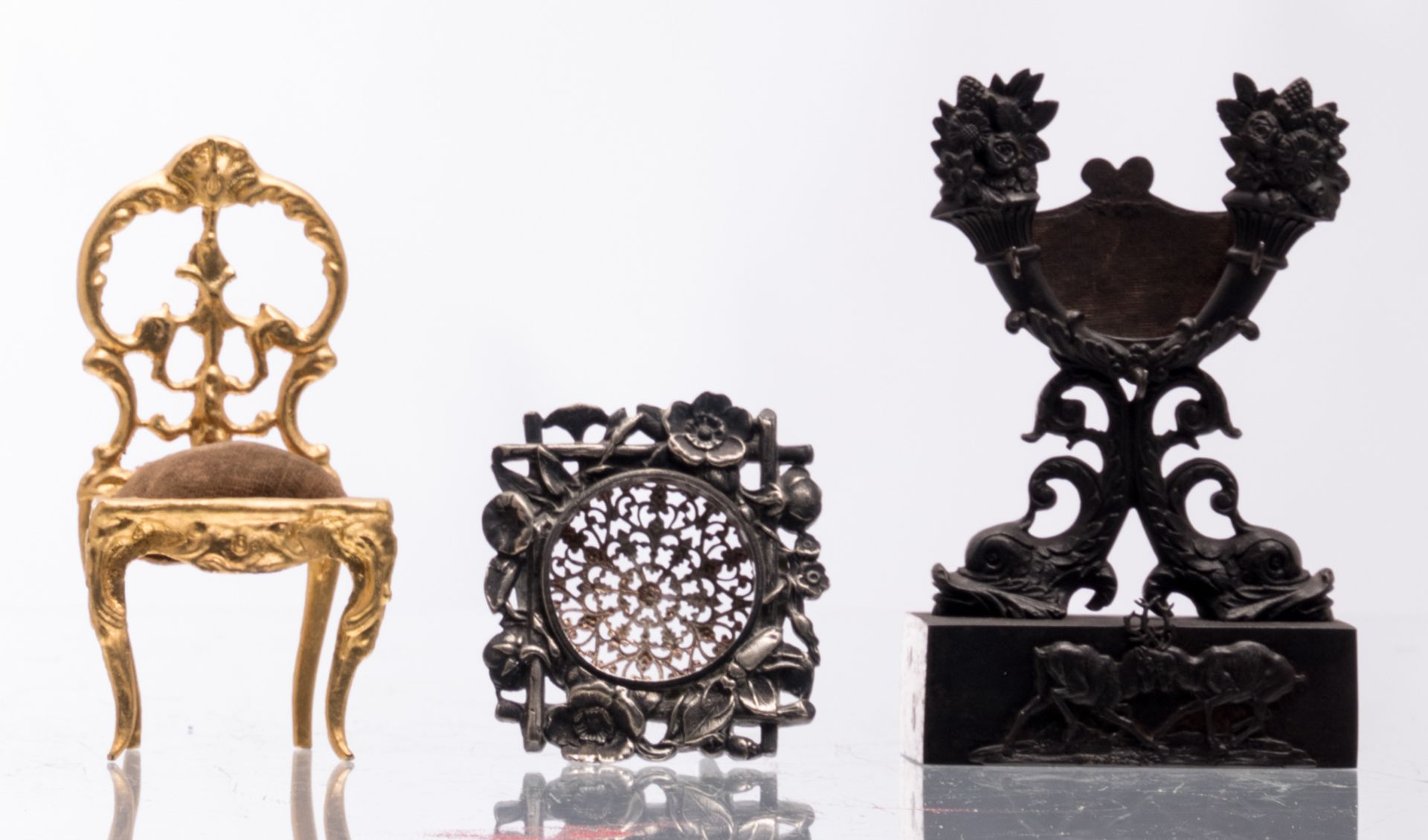 An important collection of pocket watch holders, one 8ct gold, 19th and early 20thC, H 10,5 - 22 cm - Image 10 of 45