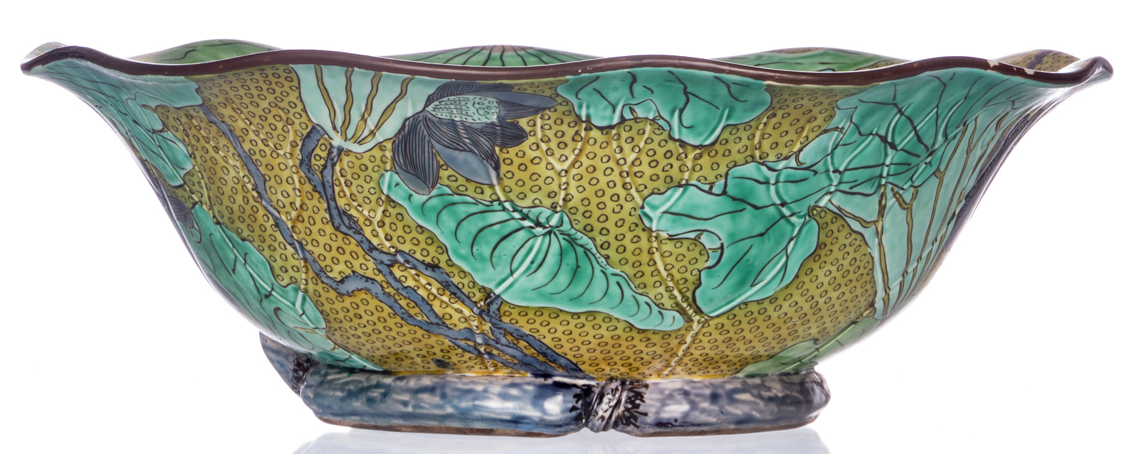 A fine Japanese polychrome and relief decorated Kutani lotus bowl, marked, H 14,5 - ø 42 cm - Bild 4 aus 7