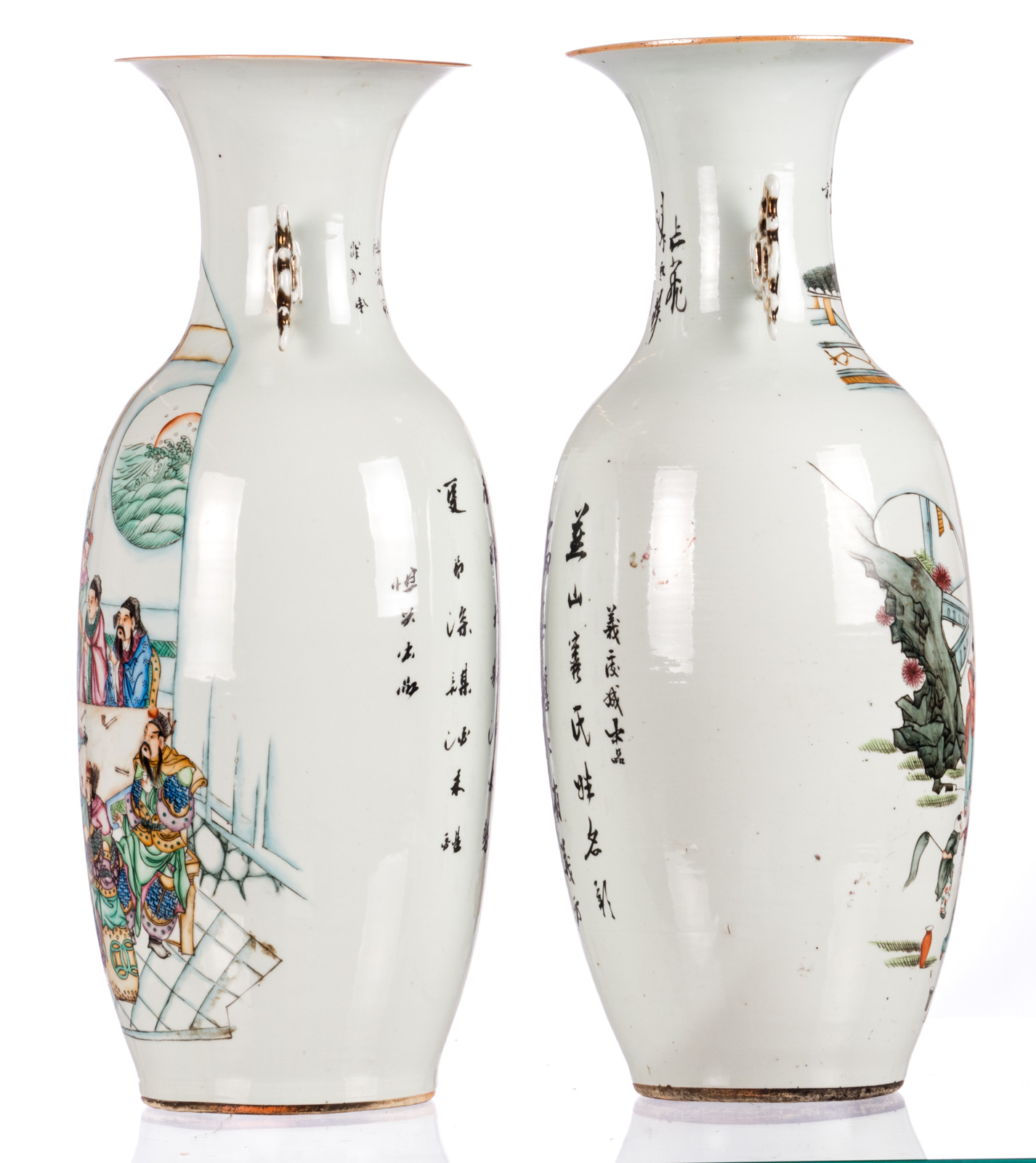Two Chinese vases, polychrome and famille rose decorated, with an animated scene, playing children - Bild 4 aus 6
