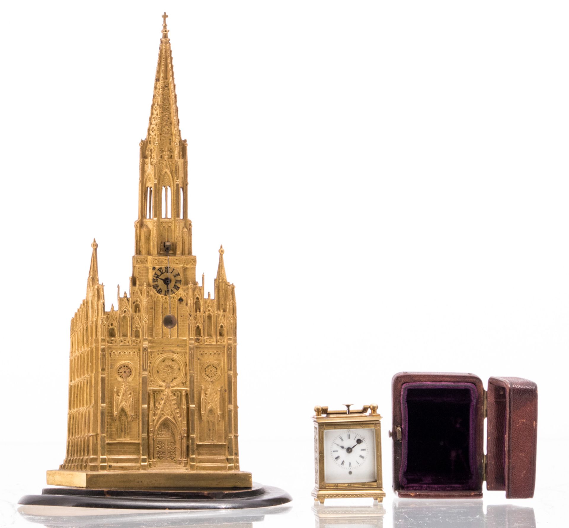 A 19thC gilt bronze miniature clock à la cathédrale; added a 19thC gilt bronze Historism small table - Bild 2 aus 9