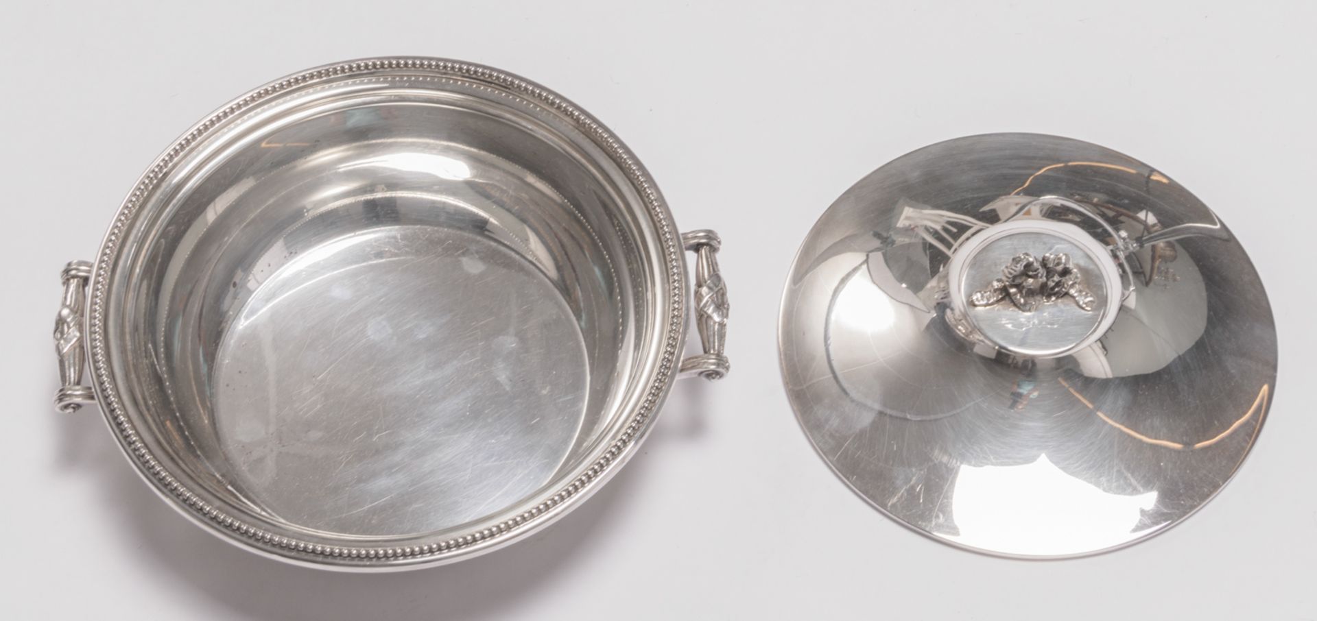 Two silver terrines, one marked Delheid and one unreadably marked, H 11 - 15,5 cm - Total silver - Bild 7 aus 8