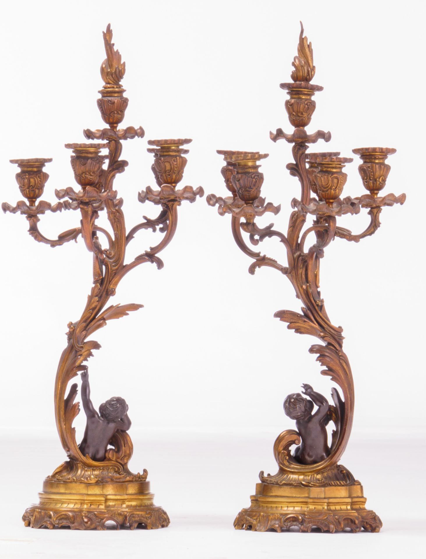 A second half of the 19thC pair of Rococo revival patinated bronze candlesticks, H 66 cm - Bild 3 aus 6