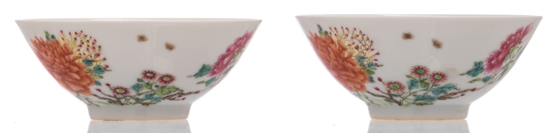Two Chinese polychrome decorated cups with flower branches, with a Yongzheng mark, H 4 - ø 10,5 cm - Bild 5 aus 7
