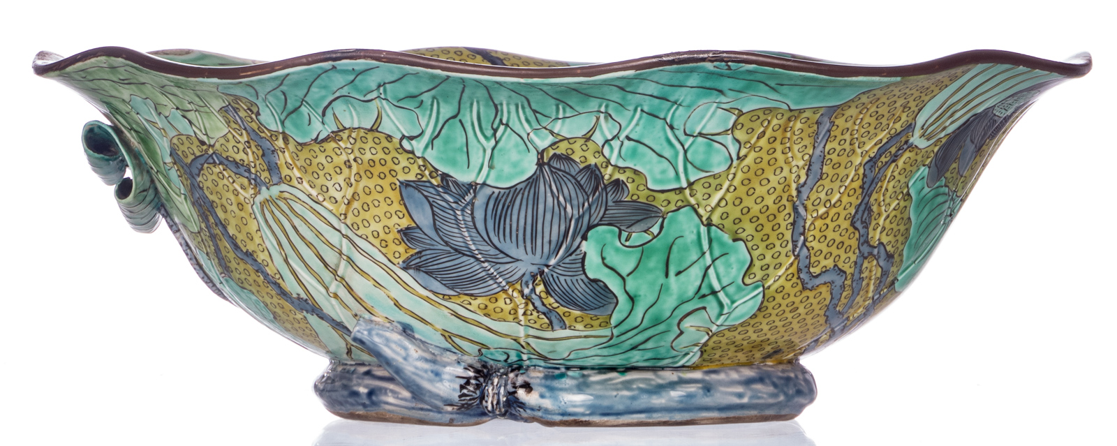 A fine Japanese polychrome and relief decorated Kutani lotus bowl, marked, H 14,5 - ø 42 cm - Bild 3 aus 7