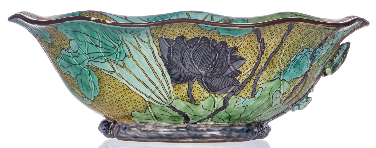 A fine Japanese polychrome and relief decorated Kutani lotus bowl, marked, H 14,5 - ø 42 cm - Bild 5 aus 7